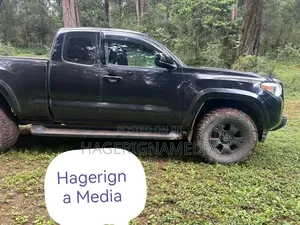 Toyota Tacoma 2017 Black