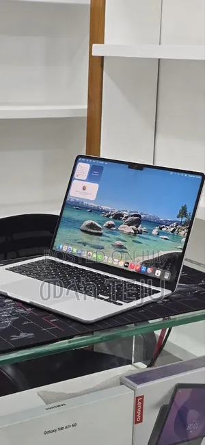 New Laptop Apple MacBook Air 2024 M3 16GB Apple M3 SSD 256GB