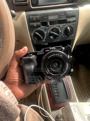 Sony Zv-E10 Mirrorless Camera