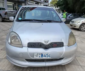 Toyota Vitz 2001 Silver