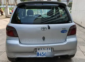 Toyota Vitz 2001 Silver