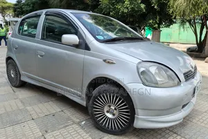 Toyota Vitz 2001 Silver