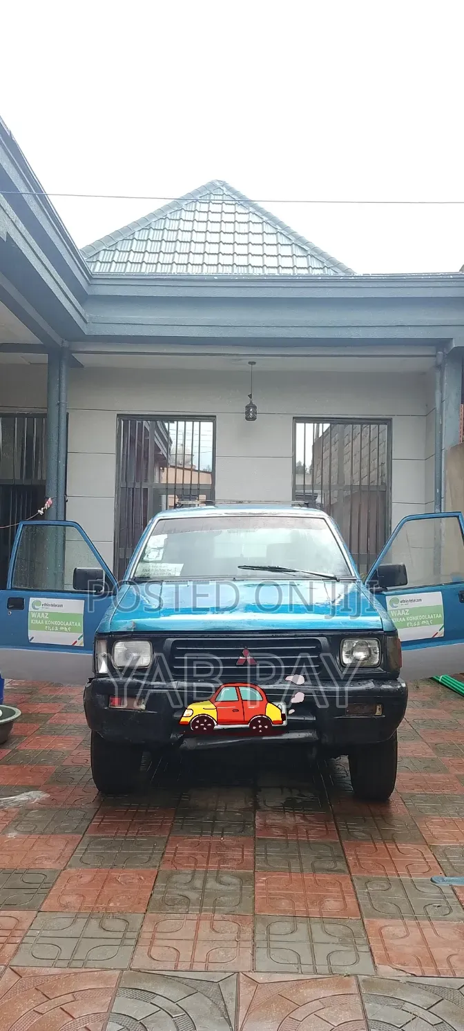 Mitsubishi L200 2000 Blue