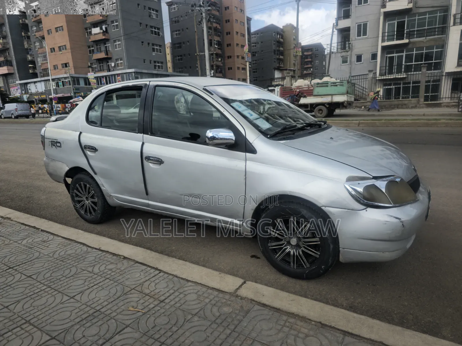 Toyota Platz 2001 Silver