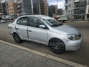 Toyota Platz 2001 Silver
