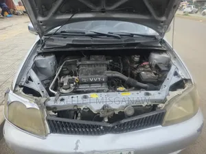 Toyota Platz 2001 Silver