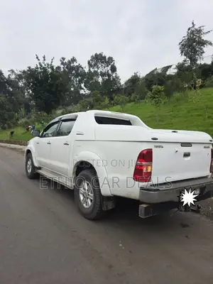 Toyota Hilux 2012 White