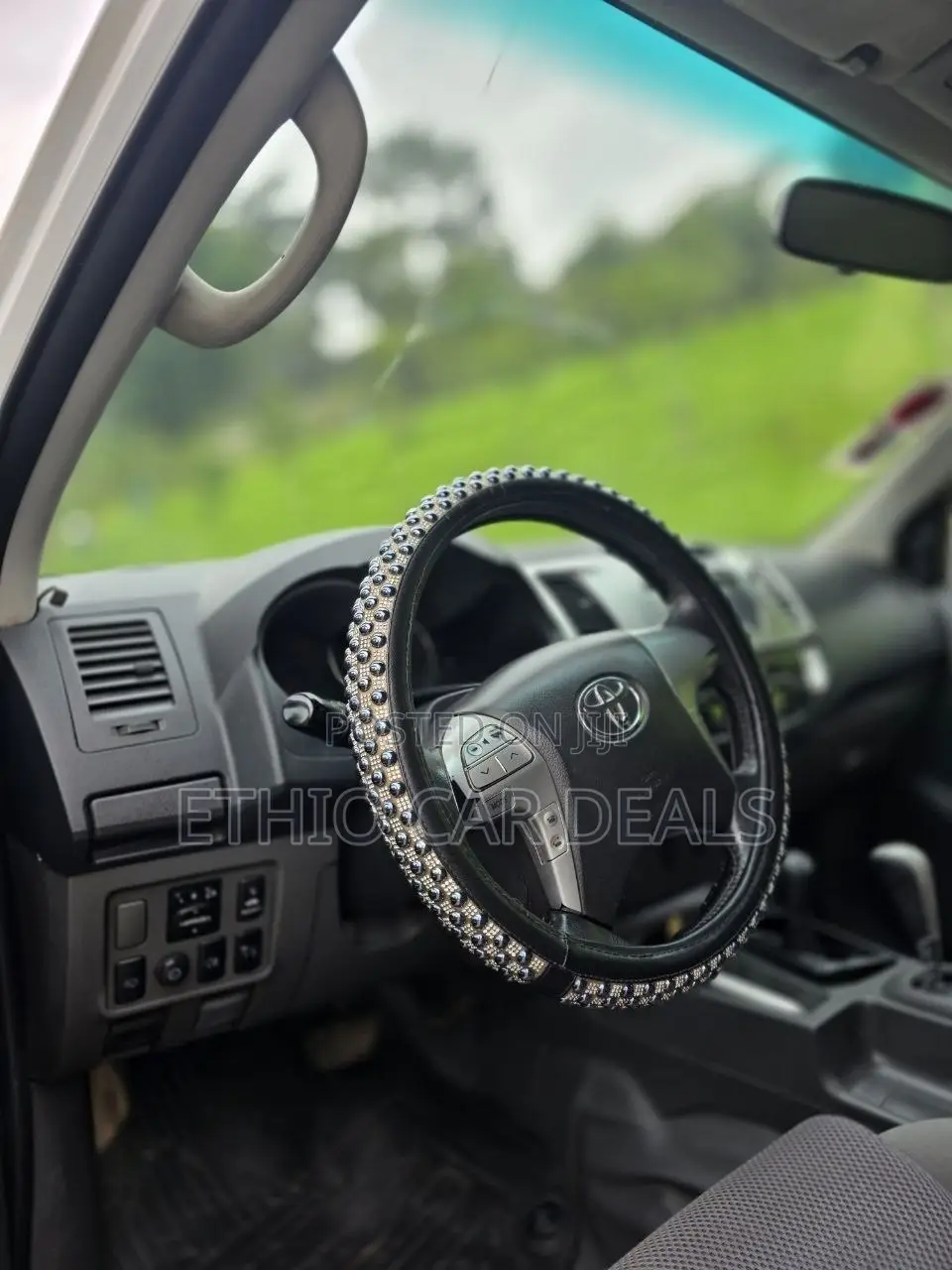 Toyota Hilux 2012 White