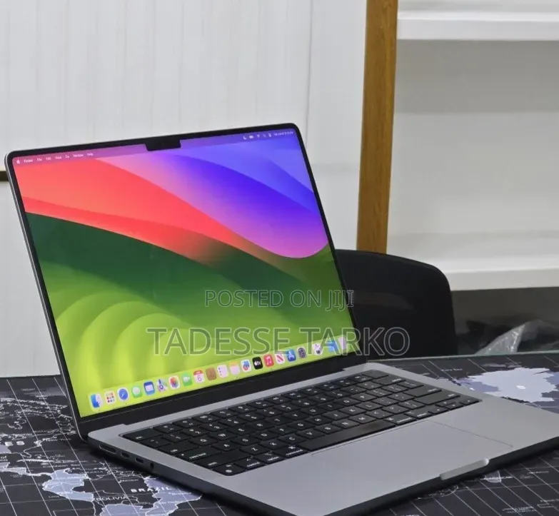 New Laptop Apple MacBook Pro 2023 M3 8GB Apple M3 Pro SSD 512GB