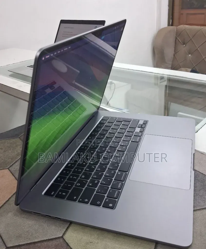 New Laptop Apple MacBook Air 2024 M3 8GB Apple M3 SSD 512GB