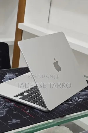 New Laptop Apple MacBook Air 2024 M3 16GB Apple M3 SSD 256GB