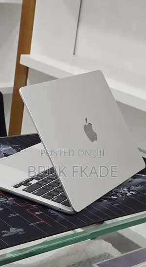 New Laptop Apple MacBook Air 2024 M3 16GB Apple M3 SSD 256GB