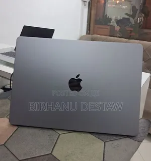 New Laptop Apple MacBook Air 2024 M3 8GB Apple M3 SSD 512GB