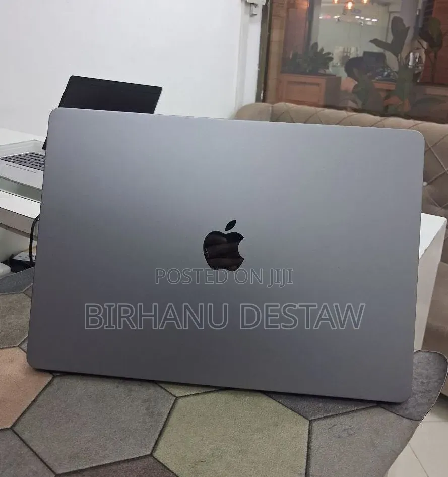 New Laptop Apple MacBook Air 2024 M3 8GB Apple M3 SSD 512GB