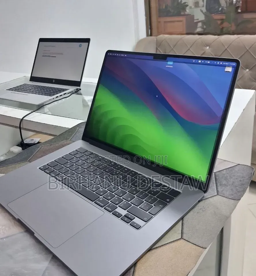 New Laptop Apple MacBook Air 2024 M3 8GB Apple M3 SSD 512GB