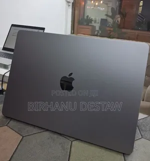 New Laptop Apple MacBook Air 2024 M3 8GB Apple M3 SSD 512GB