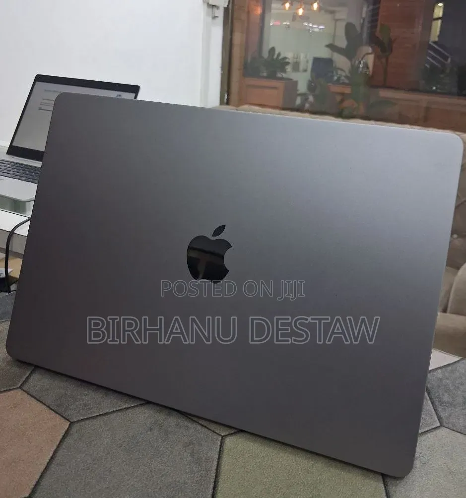 New Laptop Apple MacBook Air 2024 M3 8GB Apple M3 SSD 512GB