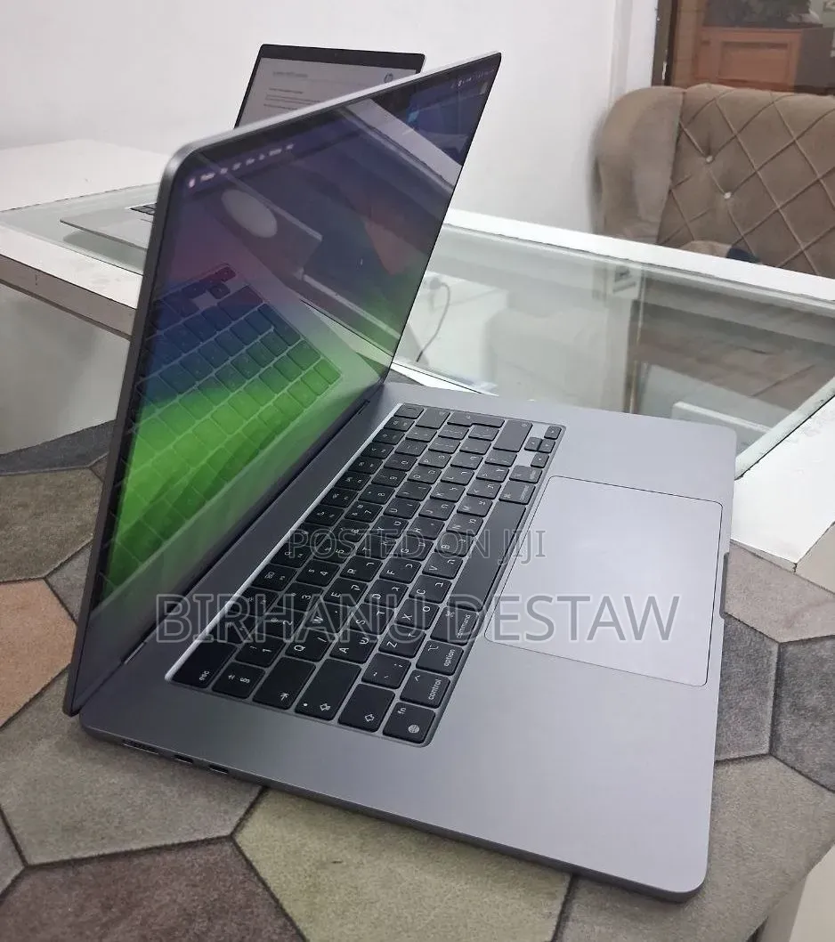 New Laptop Apple MacBook Air 2024 M3 8GB Apple M3 SSD 512GB