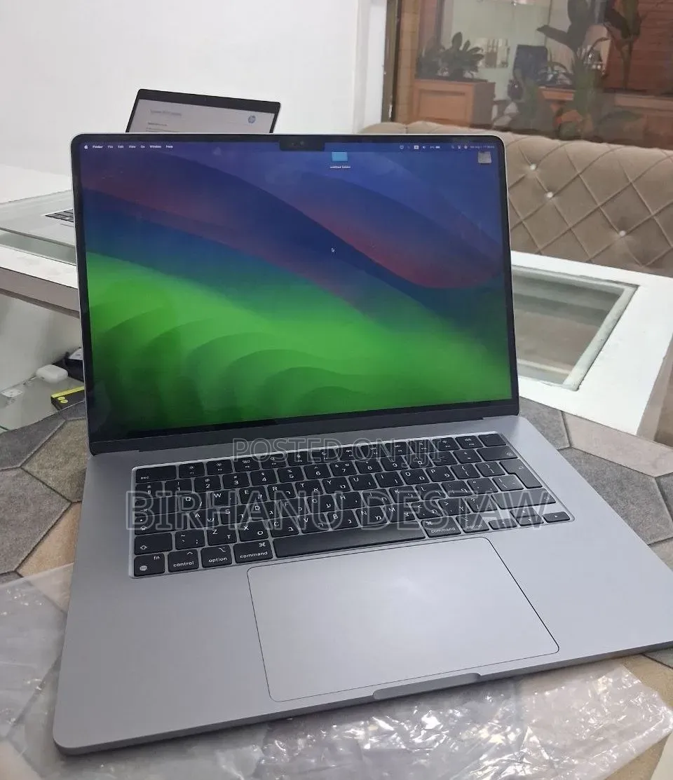 New Laptop Apple MacBook Air 2024 M3 8GB Apple M3 SSD 512GB