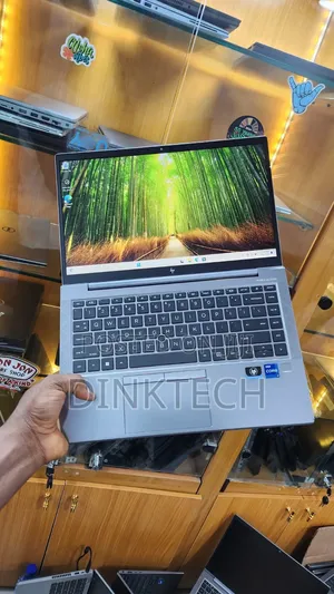 New Laptop HP ZBook Firefly G8 16GB Intel Core i7 SSD 512GB