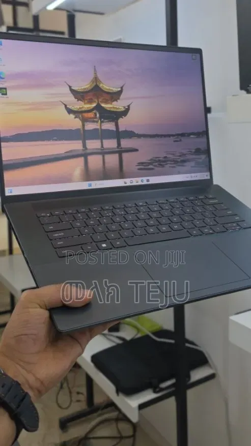 New Laptop Dell Inspiron 15 16GB Intel Core i7 SSD 512GB