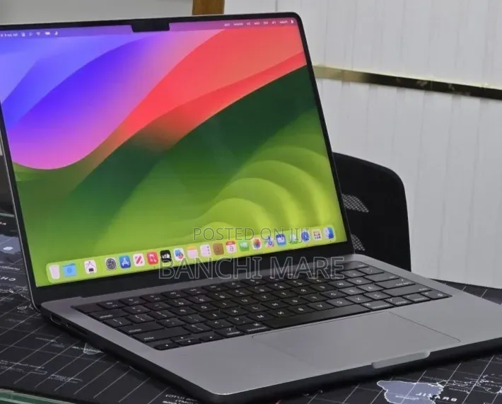 New Laptop Apple MacBook Pro 2023 M3 8GB Apple M3 SSD 512GB