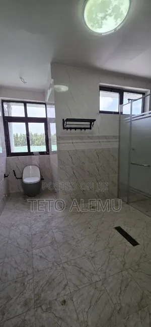 7bdrm House in 🏡 በአስቸኳይ የሚሸጥ ቅንጡ, Bole for sale