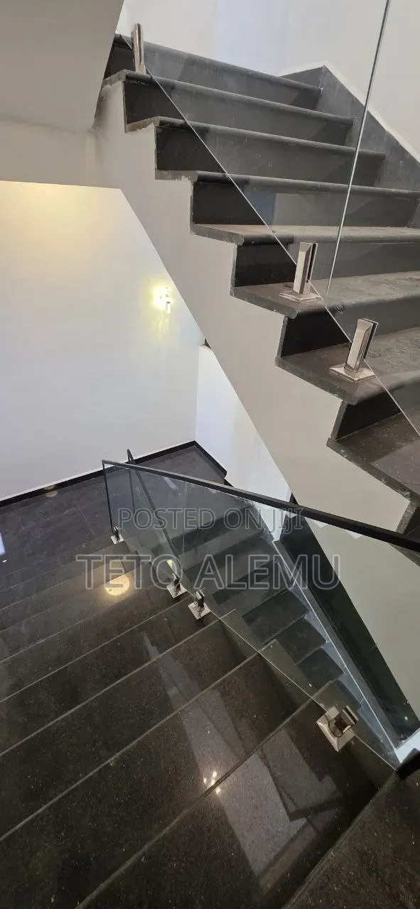 7bdrm House in 🏡 በአስቸኳይ የሚሸጥ ቅንጡ, Bole for sale