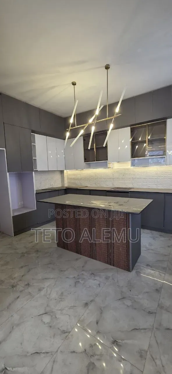 7bdrm House in 🏡 በአስቸኳይ የሚሸጥ ቅንጡ, Bole for sale