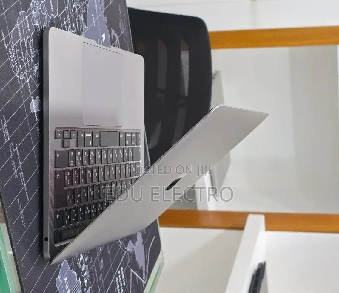 New Laptop Apple MacBook Pro 2020 M1 16GB Apple M1 Pro SSD 512GB