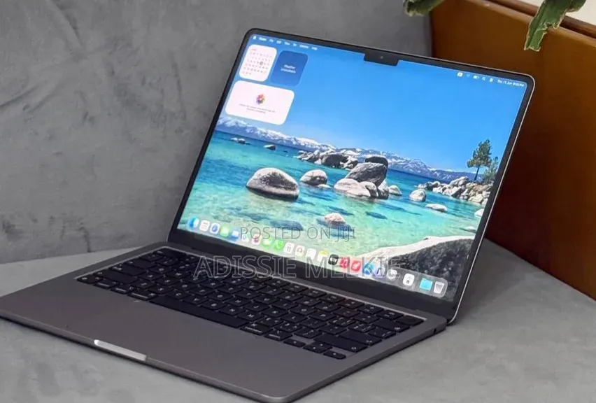 New Laptop Apple MacBook Air 2022 M2 8GB Apple M2 SSD 256GB