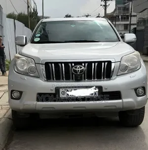 Toyota Land Cruiser Prado 2012 Silver
