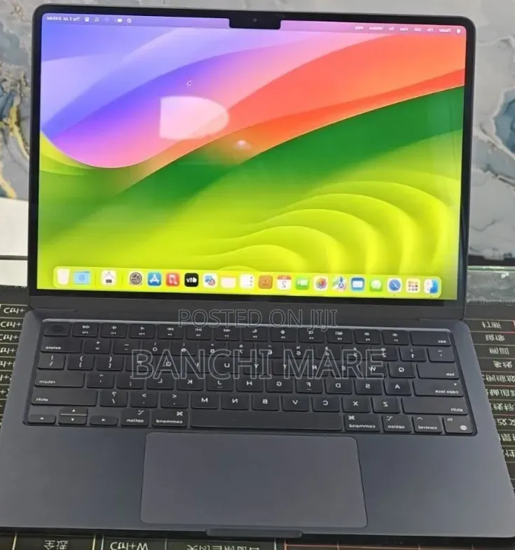 New Laptop Apple MacBook Air 2022 M2 8GB Apple M2 SSD 512GB