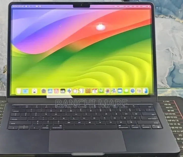 New Laptop Apple MacBook Air 2022 M2 8GB Apple M2 SSD 512GB