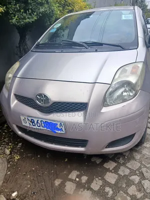 Toyota Yaris 2010 Silver