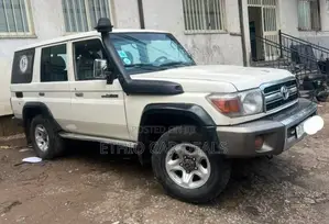 Toyota Land Cruiser 2017 White