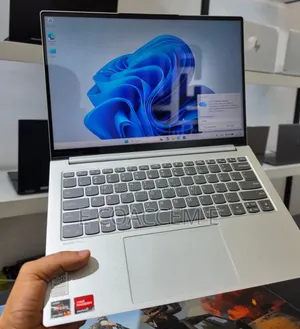 New Laptop Lenovo 16GB AMD Ryzen 7 SSD 512GB
