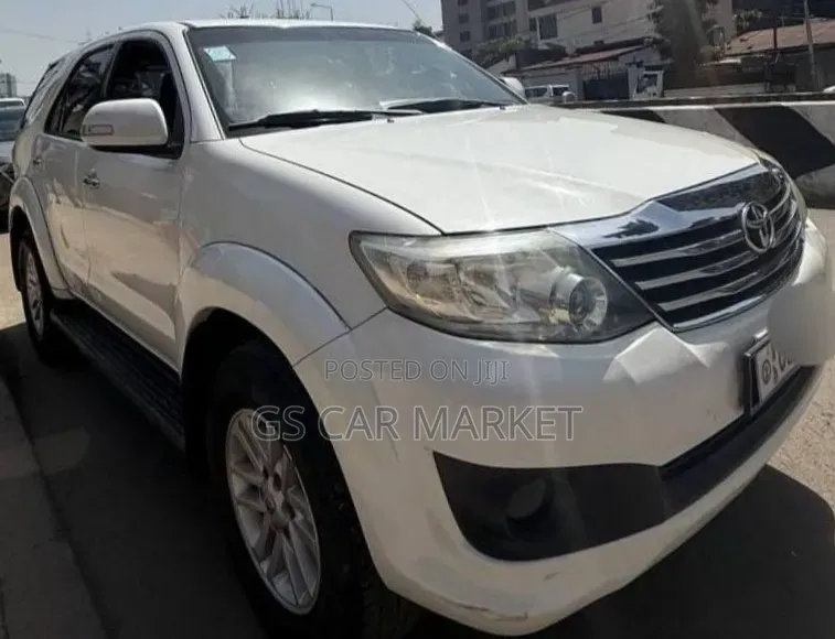 Toyota Fortuner 2012 White