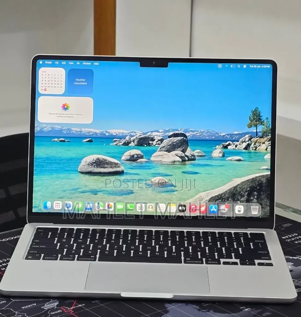 New Laptop Apple MacBook Air 2024 M3 16GB Apple M3 SSD 256GB