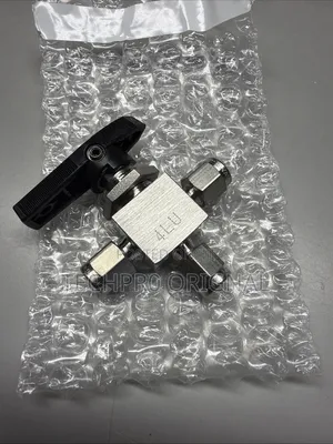 SWAGELOK 3-Way Ball Valve 1/8" T, SS-42XF2