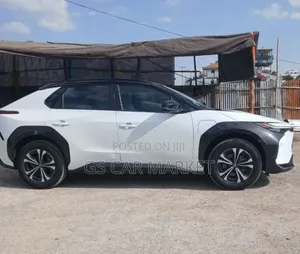 Toyota bZ4X 71.4 kWh AWD 2023 White