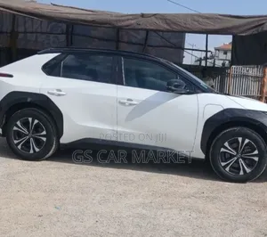 Toyota bZ4X 71.4 kWh AWD 2023 White
