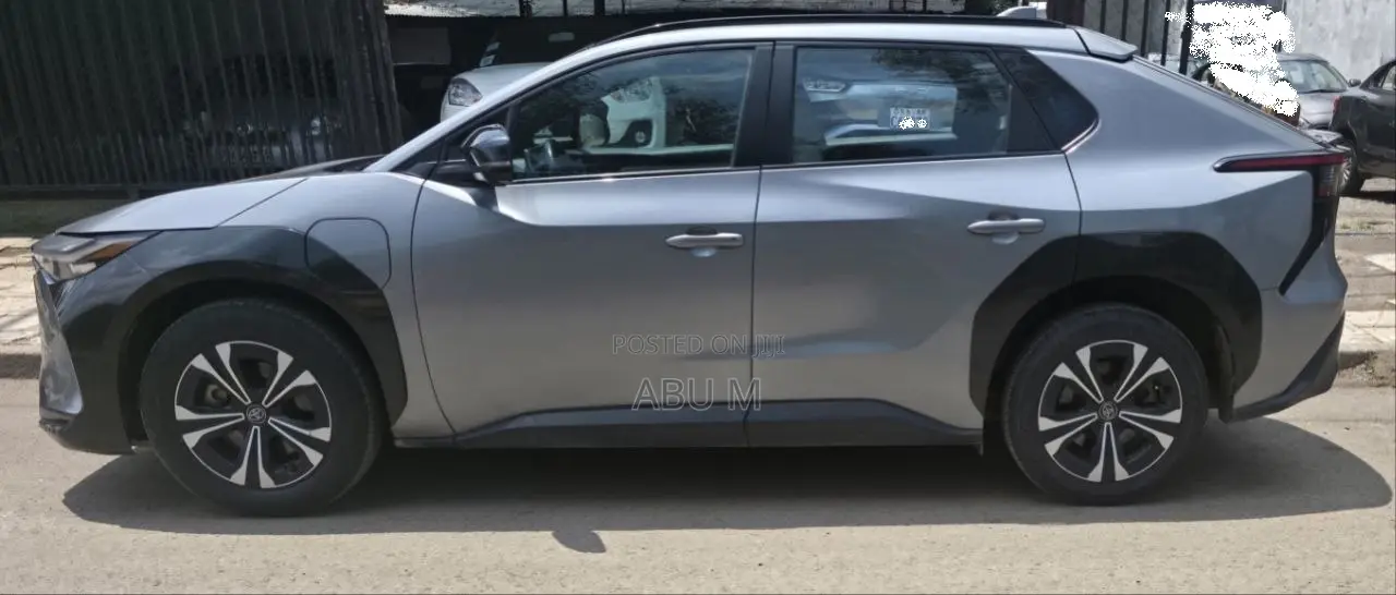 Toyota bZ4X 71.4 kWh FWD 2023 Gray