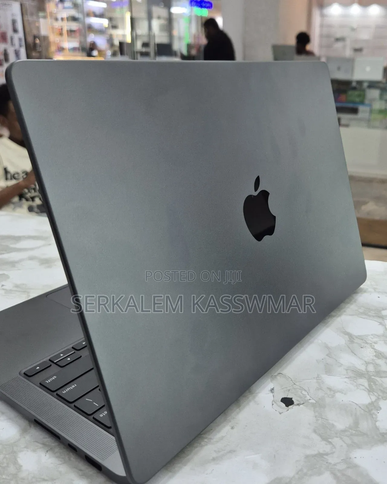 New Laptop Apple MacBook Pro 2025 M5 16GB Apple M5 Pro SSD 1T