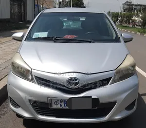 Toyota Yaris 2012 Silver