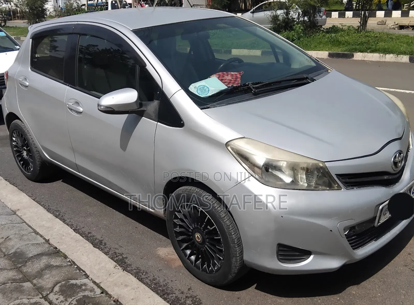 Toyota Yaris 2012 Silver