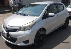 Toyota Yaris 2012 Silver