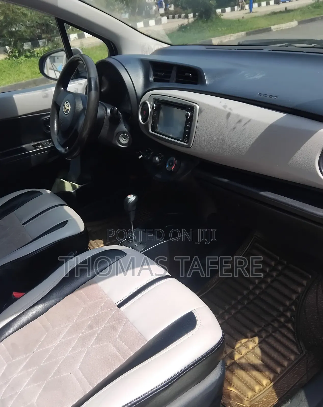 Toyota Yaris 2012 Silver
