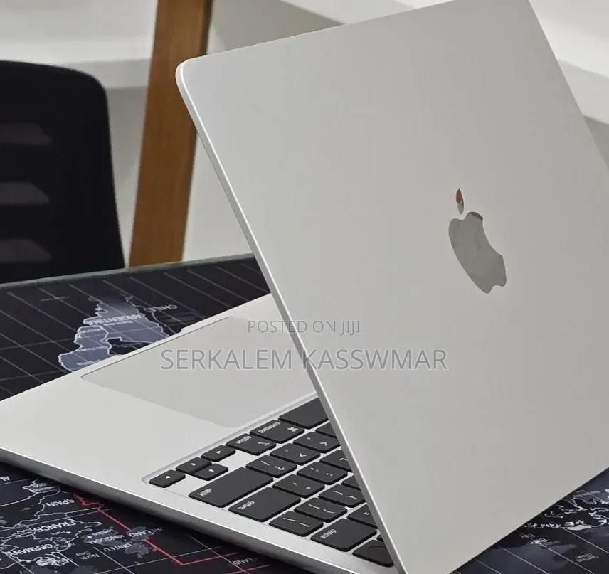 New Laptop Apple MacBook Air 2024 M3 16GB Apple M3 SSD 256GB