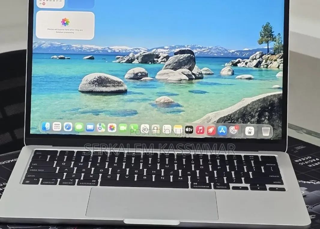New Laptop Apple MacBook Air 2024 M3 16GB Apple M3 SSD 256GB